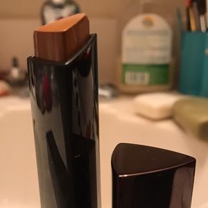 Hourglass Seamless Vanishing Foundation
