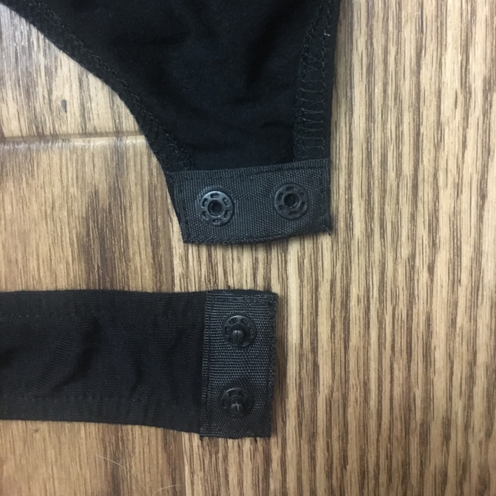 Deep V bodysuit - Picture 3 of 4