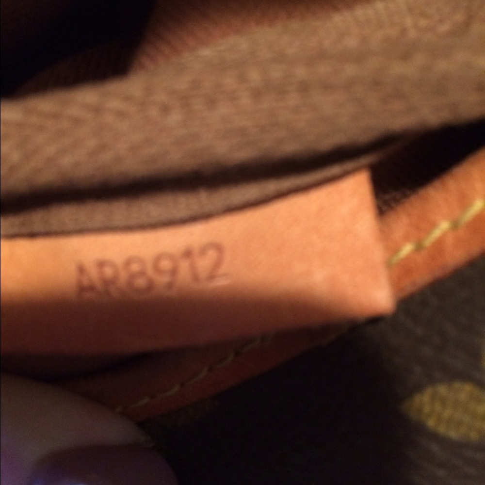 Extra pics of Louis Vuitton Crossbody