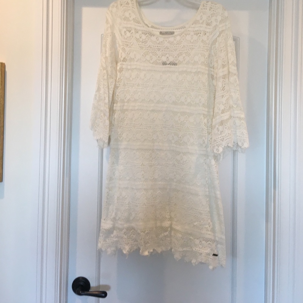Off white lace Billabong dress, mid arm 3/4 sleeve