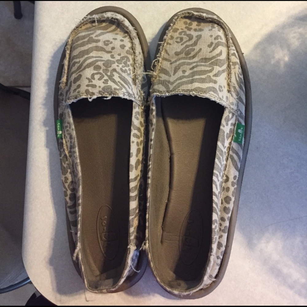 Women's sanuks