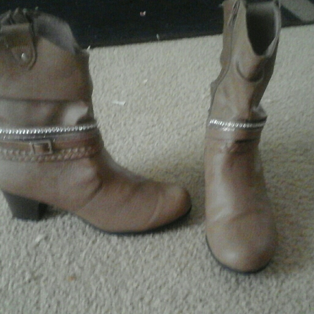 Boots - Picture 2 of 3