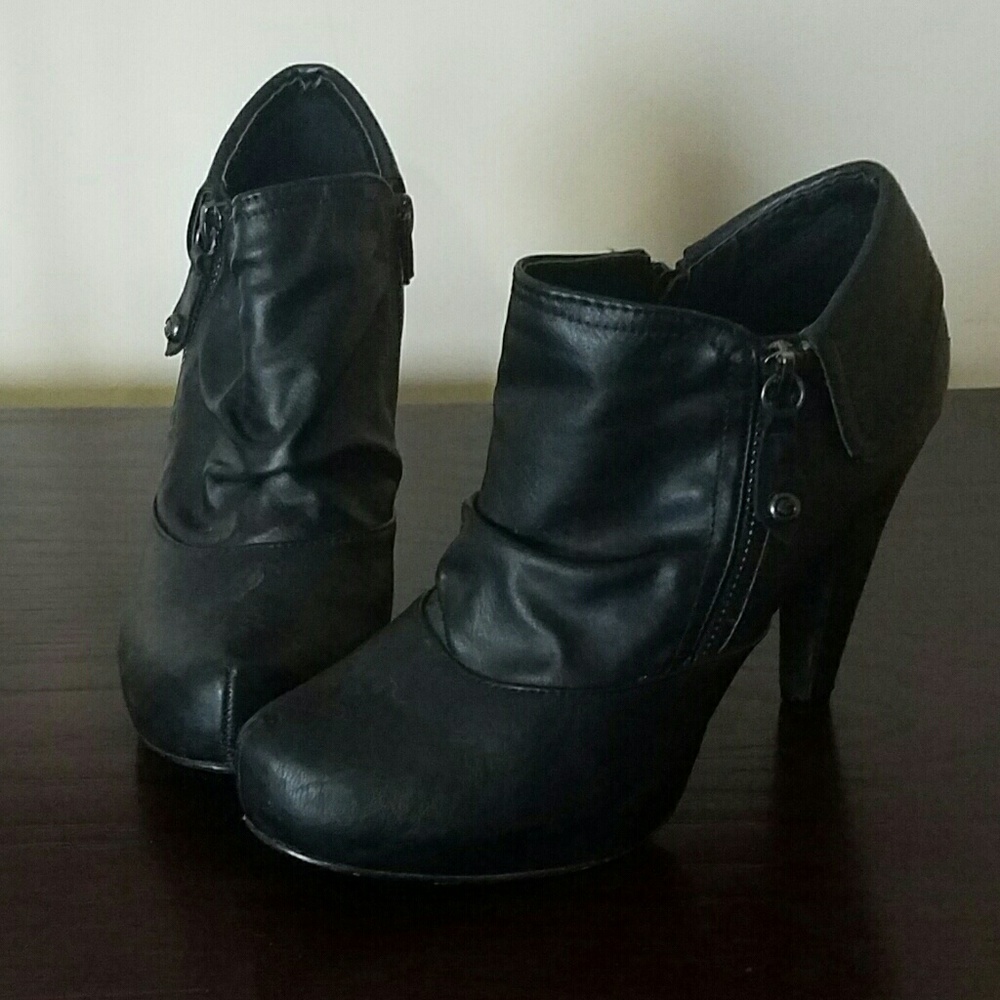 GUESS booties