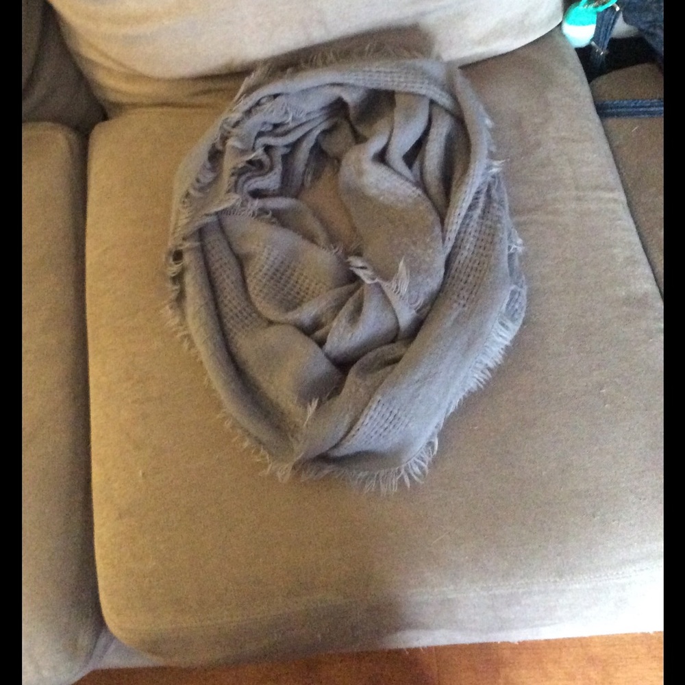 Gray circle scarf