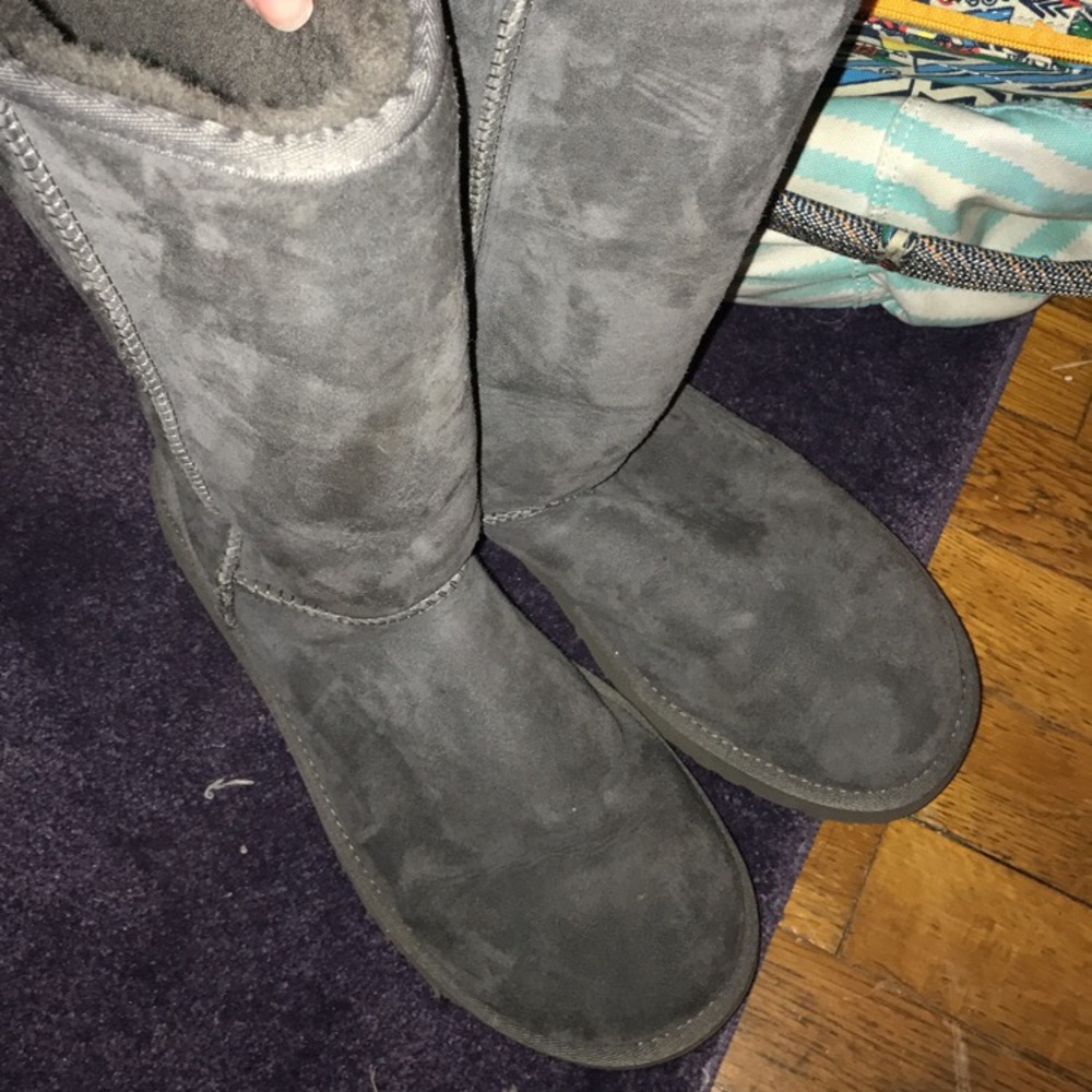 Tall gray uggs size 10