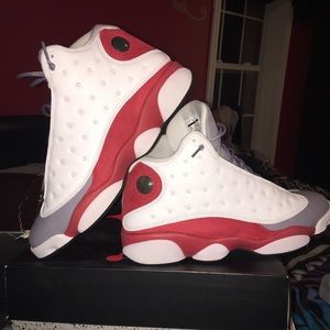 Size 13 Retro grey toe Jordan 13