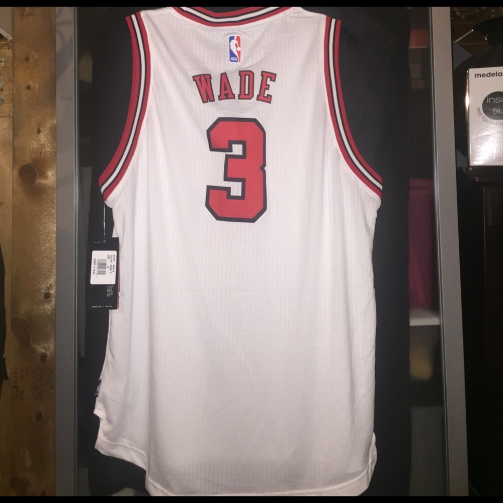Chicago Bulls Jersey - Picture 4 of 5