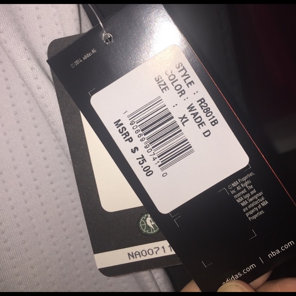 Chicago Bulls Jersey - Picture 2 of 5