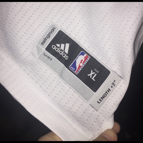 Chicago Bulls Jersey - Picture 3 of 5