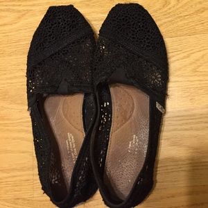 Black lace toms