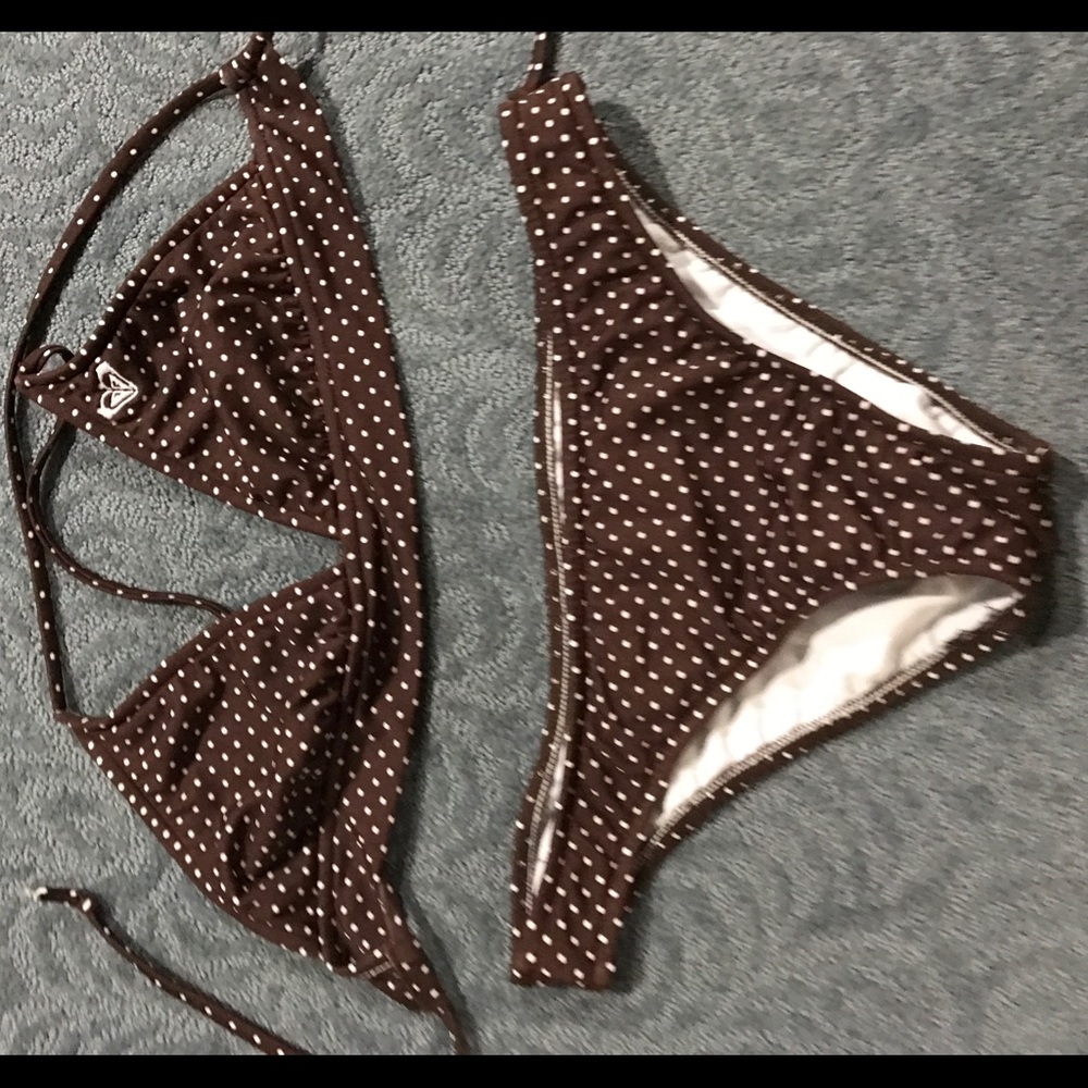 Adorable cross back roxy swimsuit