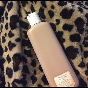 Estēe Lauder double wear