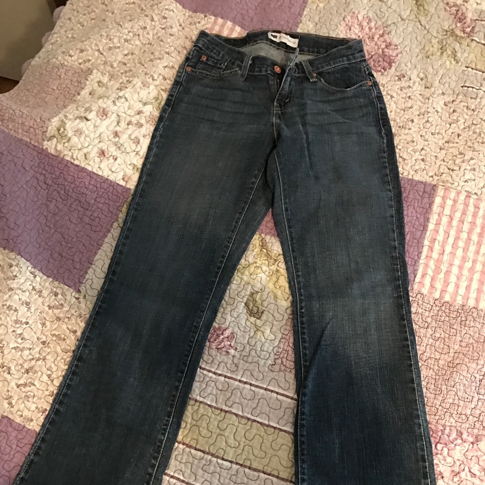 Woman's Levi's. size 4 curvy cut