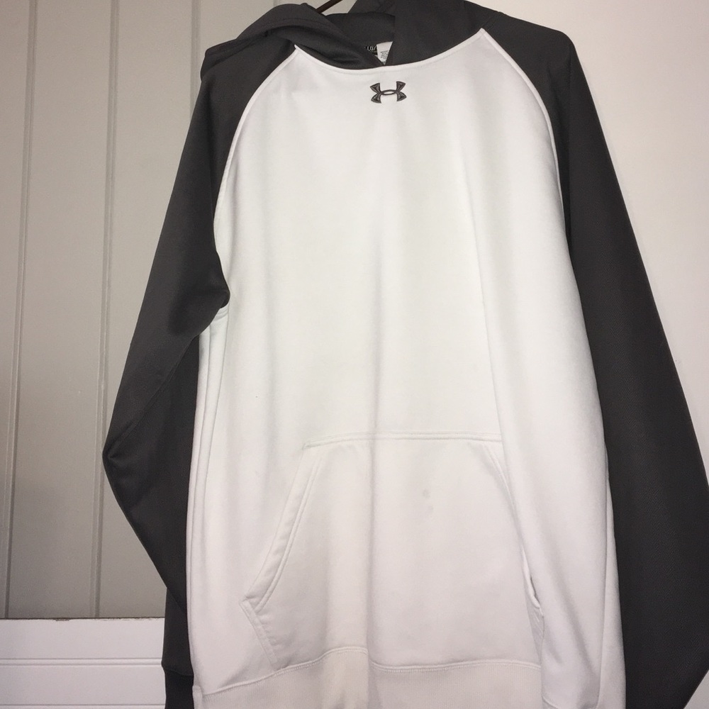 Men Underarmor pullover