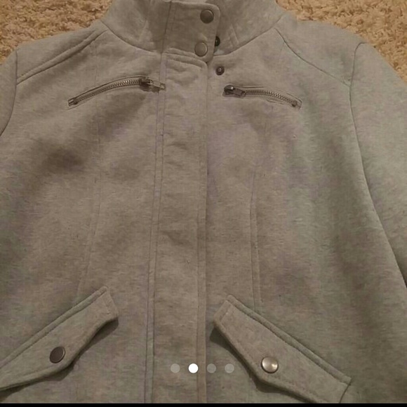 Grey coat size xl fits like a large - Picture 3 of 3