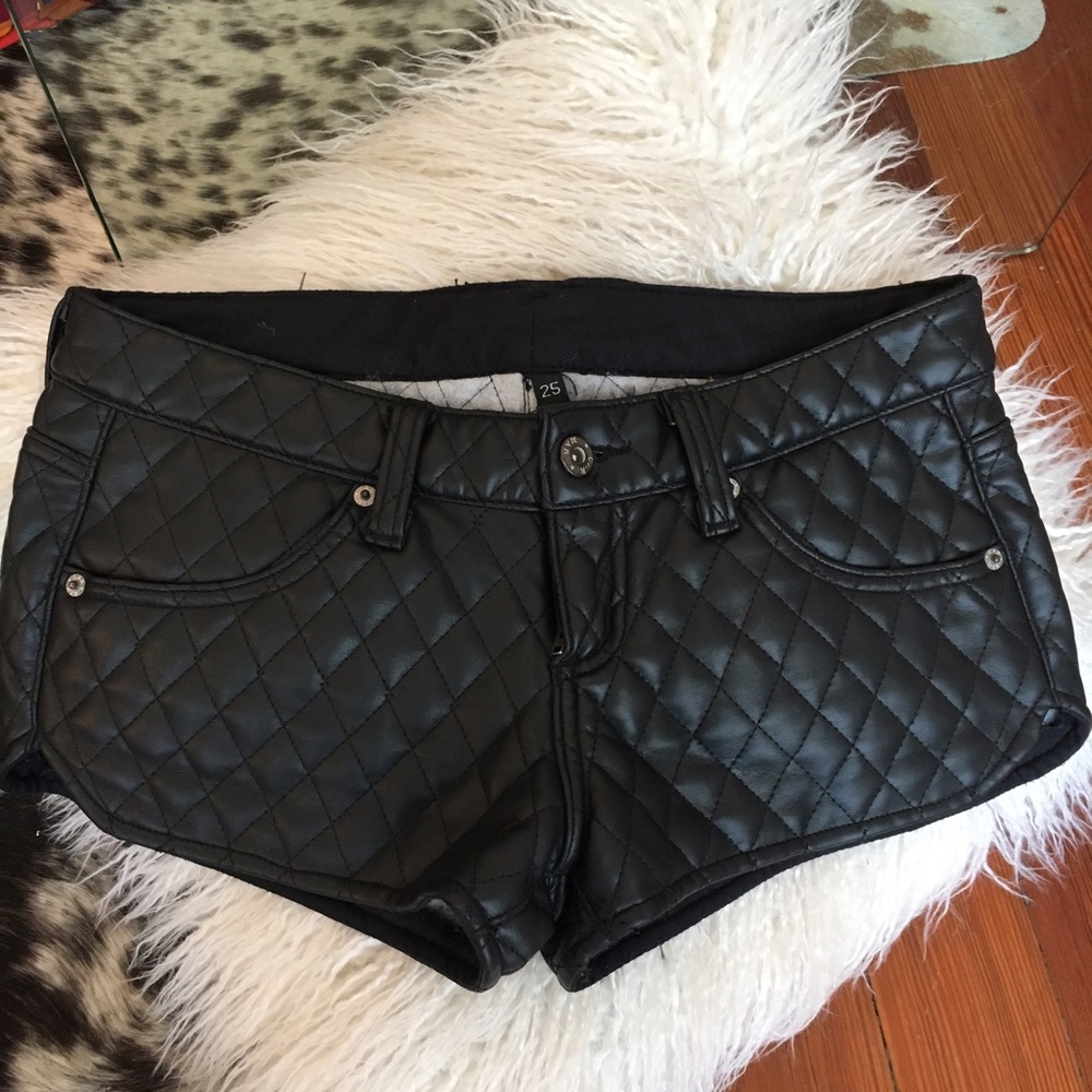 LF / CARMAR quilted leather shorts