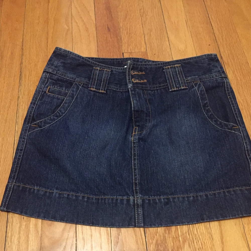 Super cute denim skirt!
