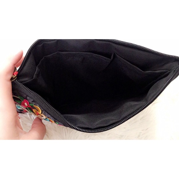 New✨Purple Tassel Boho Knitted Clutch 😍✨ - Picture 3 of 3