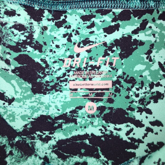 cropped nike leggings - Picture 2 of 4