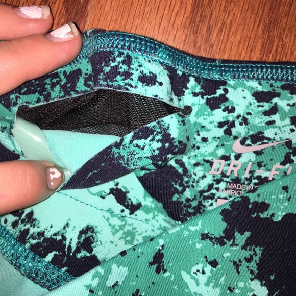 cropped nike leggings - Picture 3 of 4