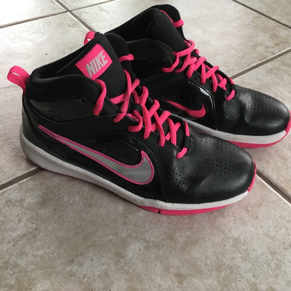 ⚡️GREAT DEAL⚡️ Girls NIKE Hustle Basketball Shoes