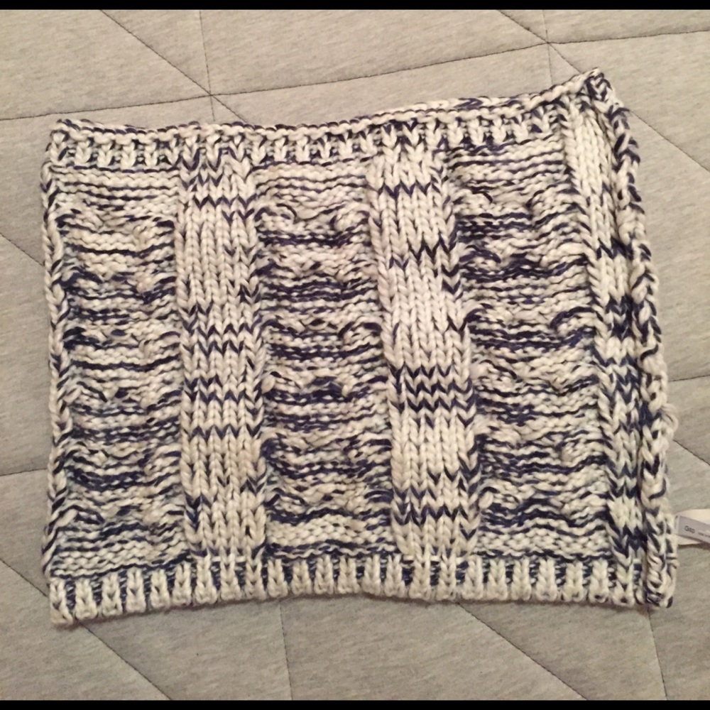 Gap infinity scarf