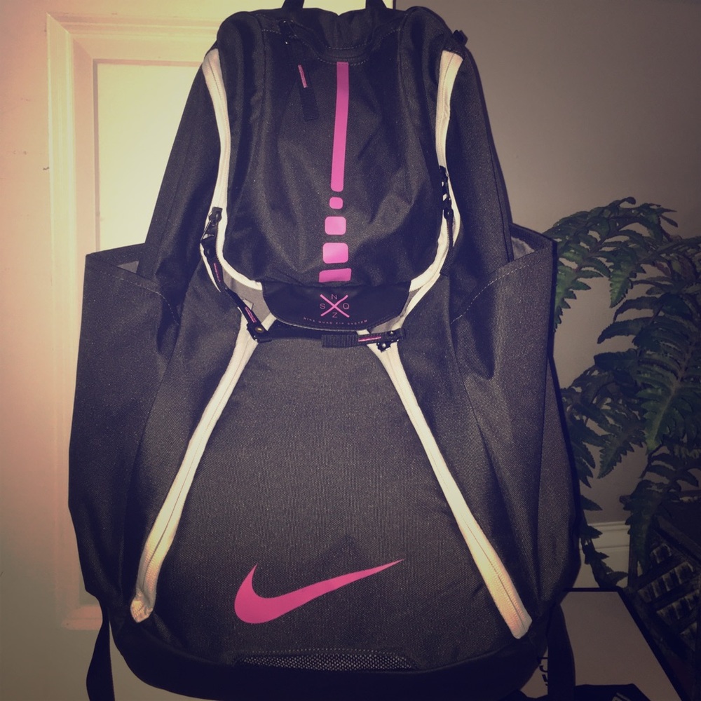 BRAND NEW SPORTS BAG!