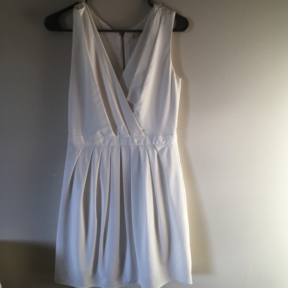 White Gianni Bini dress