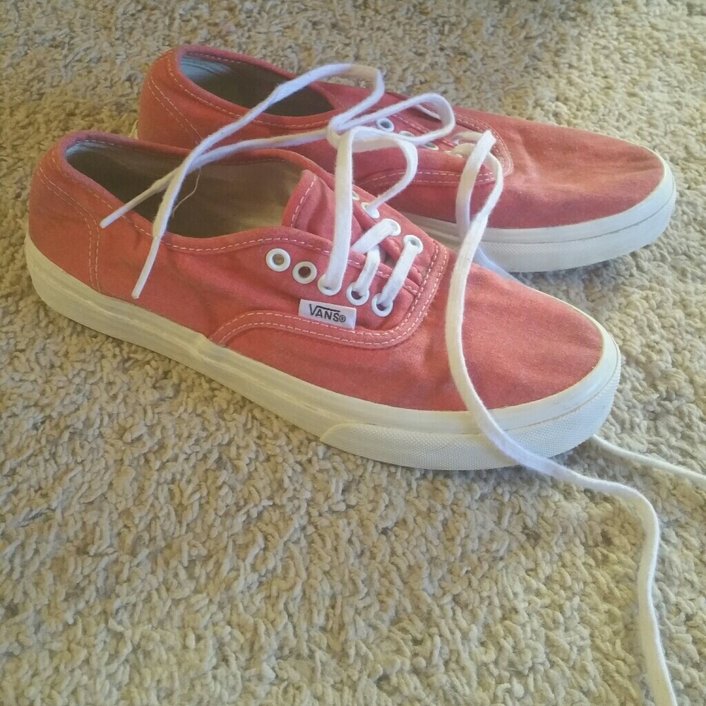 Womens 7. Men's 5.5 Vans