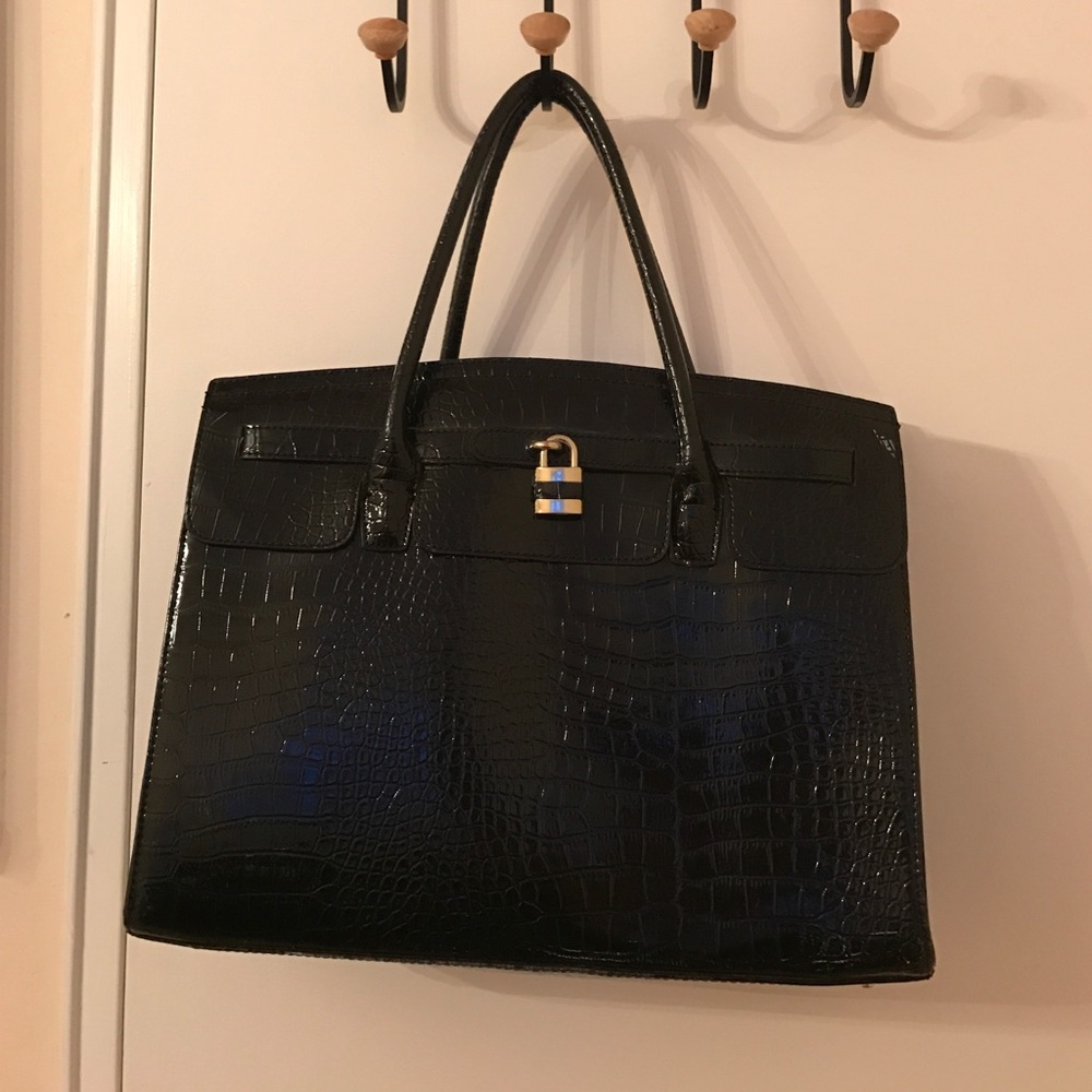 Shiny black purse