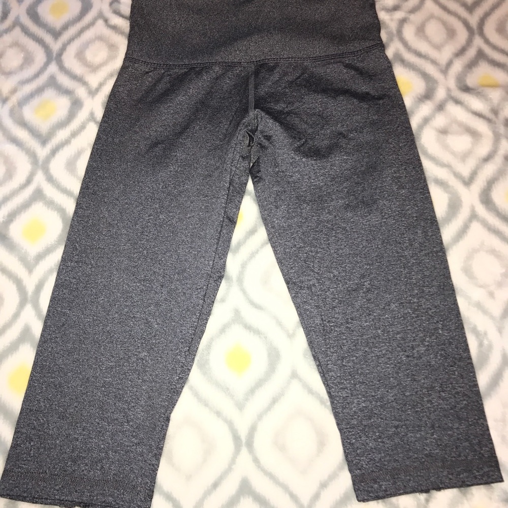 Forever 21 work out capris size S