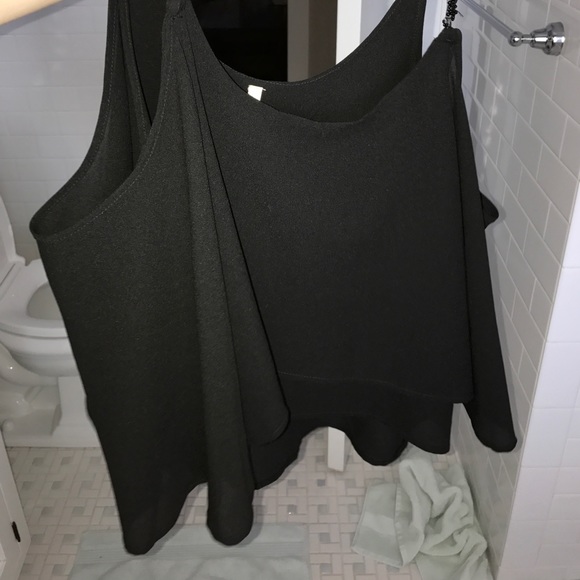 Black off the shoulders top - Picture 3 of 4
