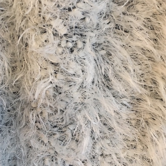 Long sleeveless sweater - Picture 3 of 3