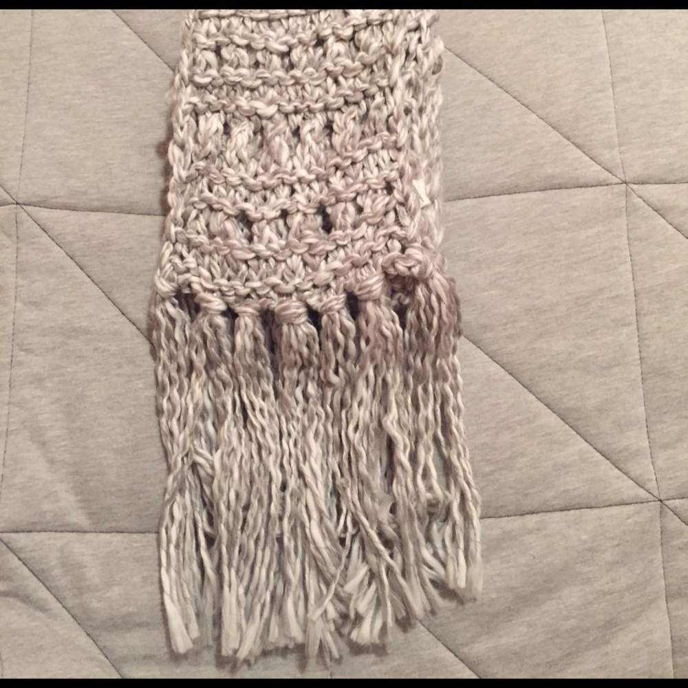 Knit scarf