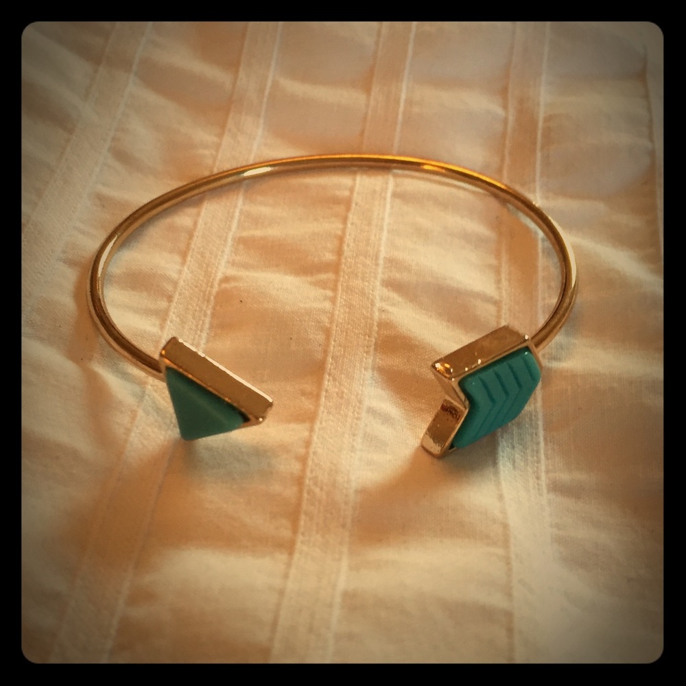 NWOT Gold and Turquoise Arrow Bracelet