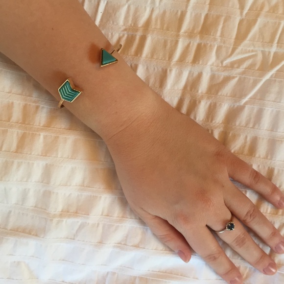 NWOT Gold and Turquoise Arrow Bracelet - Picture 2 of 3