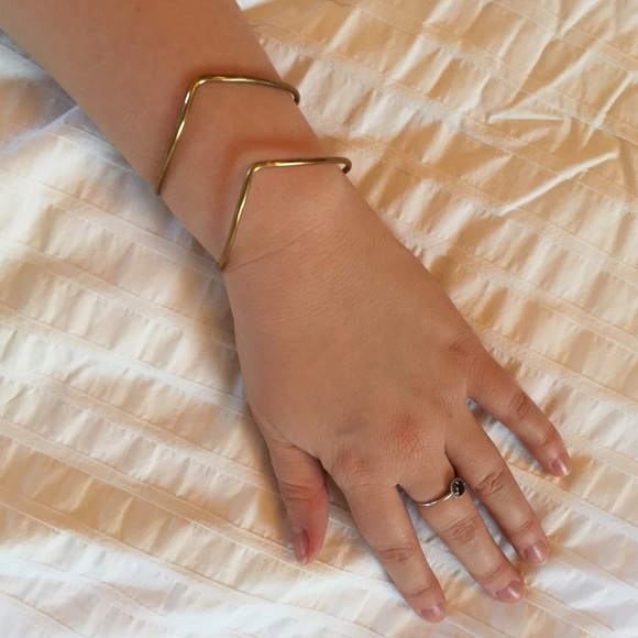 Golden Arrow Bracelet - Picture 3 of 3