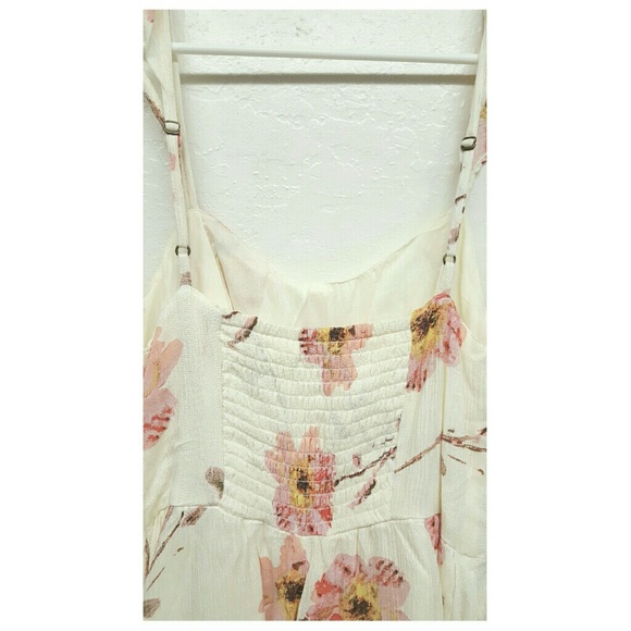 [URBAN OUTFITTERS] Kimchi Blue Petunia Romper - Picture 4 of 8