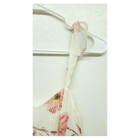 [URBAN OUTFITTERS] Kimchi Blue Petunia Romper - Picture 5 of 8