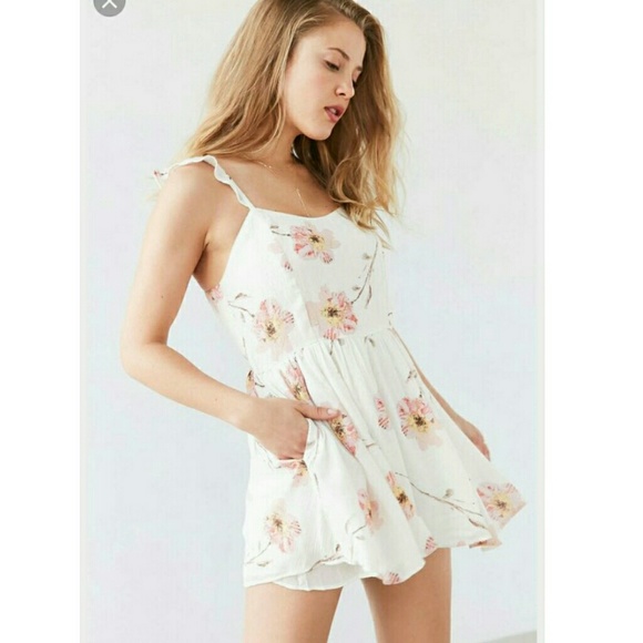 [URBAN OUTFITTERS] Kimchi Blue Petunia Romper - Picture 8 of 8