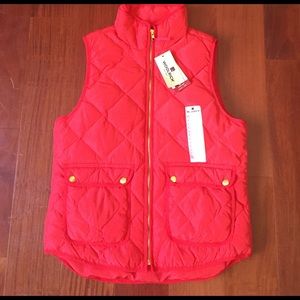 NEW WOMENS WOOLRICH PUFFER RED POCKET VEST