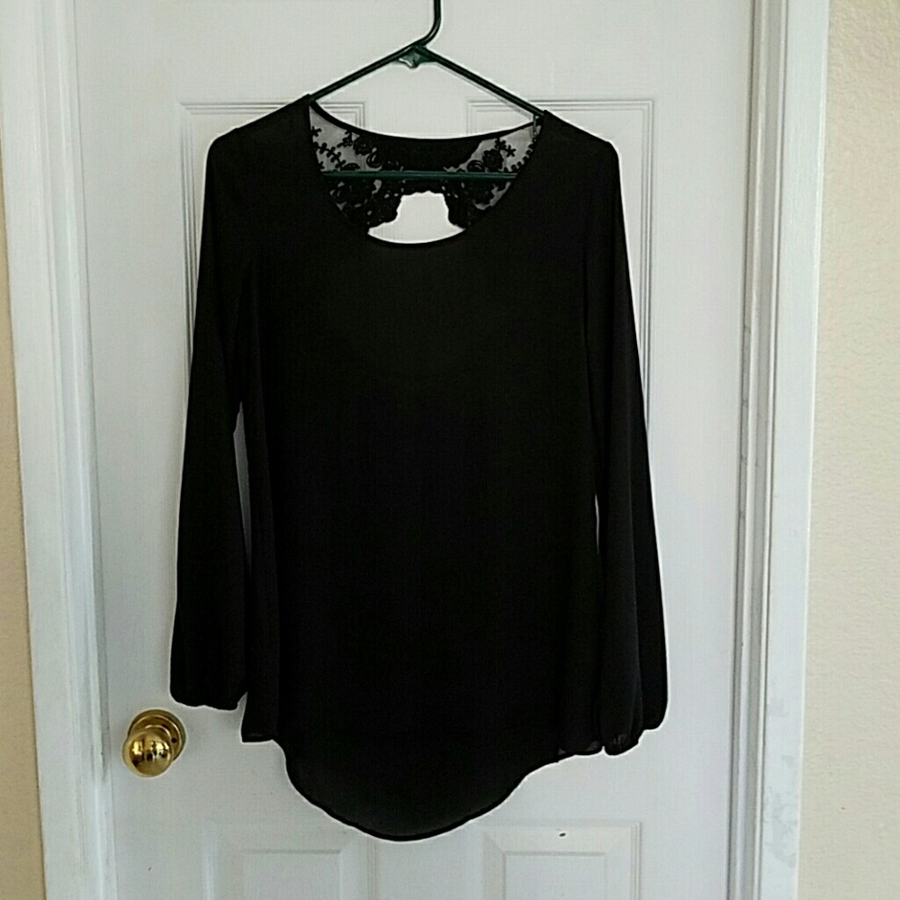 NWT Gorgeous blouse with lace