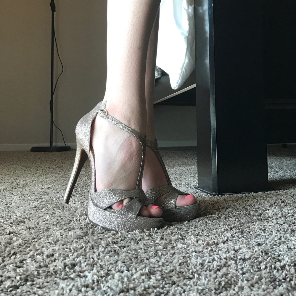 Jessica Simpson gold sparkle heels