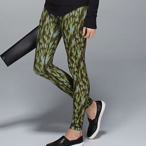 Lululemon Almost Pear 🍐 Inkwell Wunder Unders