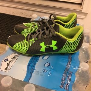 Under armour youth soccer cleats size 4