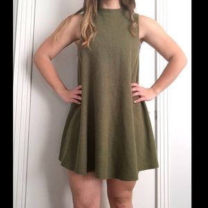 Green sleeveless dress