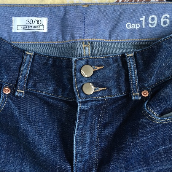 Closet Closing! GAP Perfect Boot jeans - broken in - Picture 2 of 7