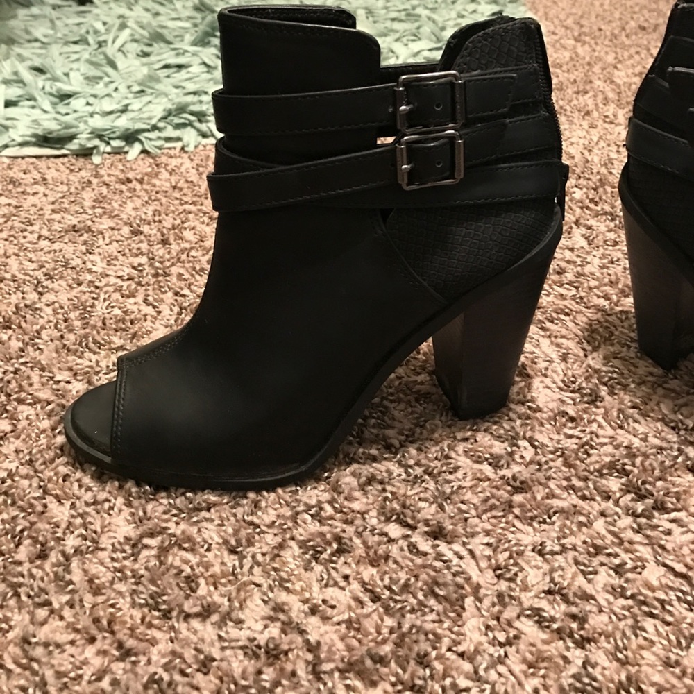 Vera Wang Booties