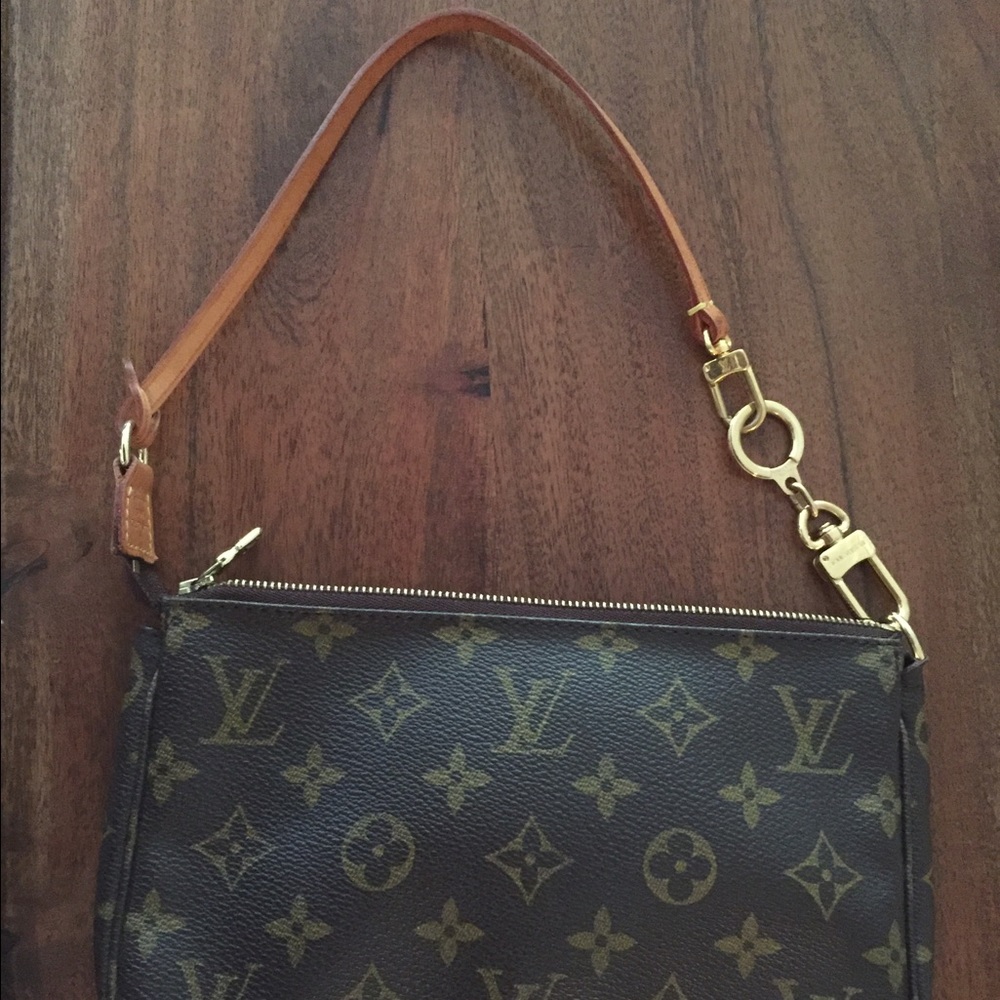 Authentic Louis Vuitton Monogram Pochette.