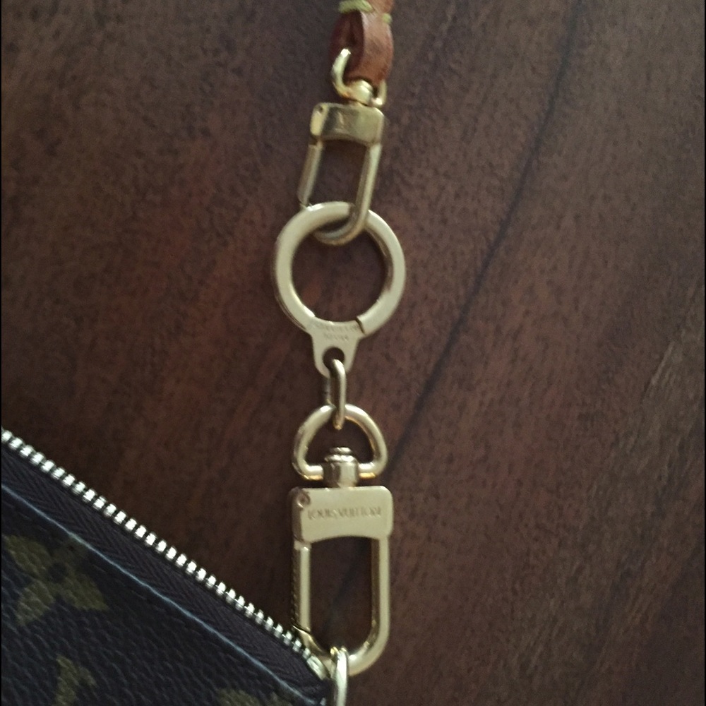 Authentic Louis Vuitton Monogram Pochette. - Picture 2 of 5